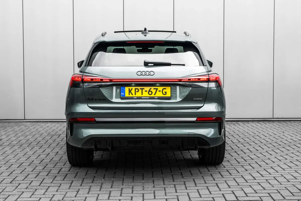 Quattro Performance 82 kWh / 340 pk S edition | 3-zone airconditioning | Achterklep, automatisch bedienbaar | Achteruitrijcamera