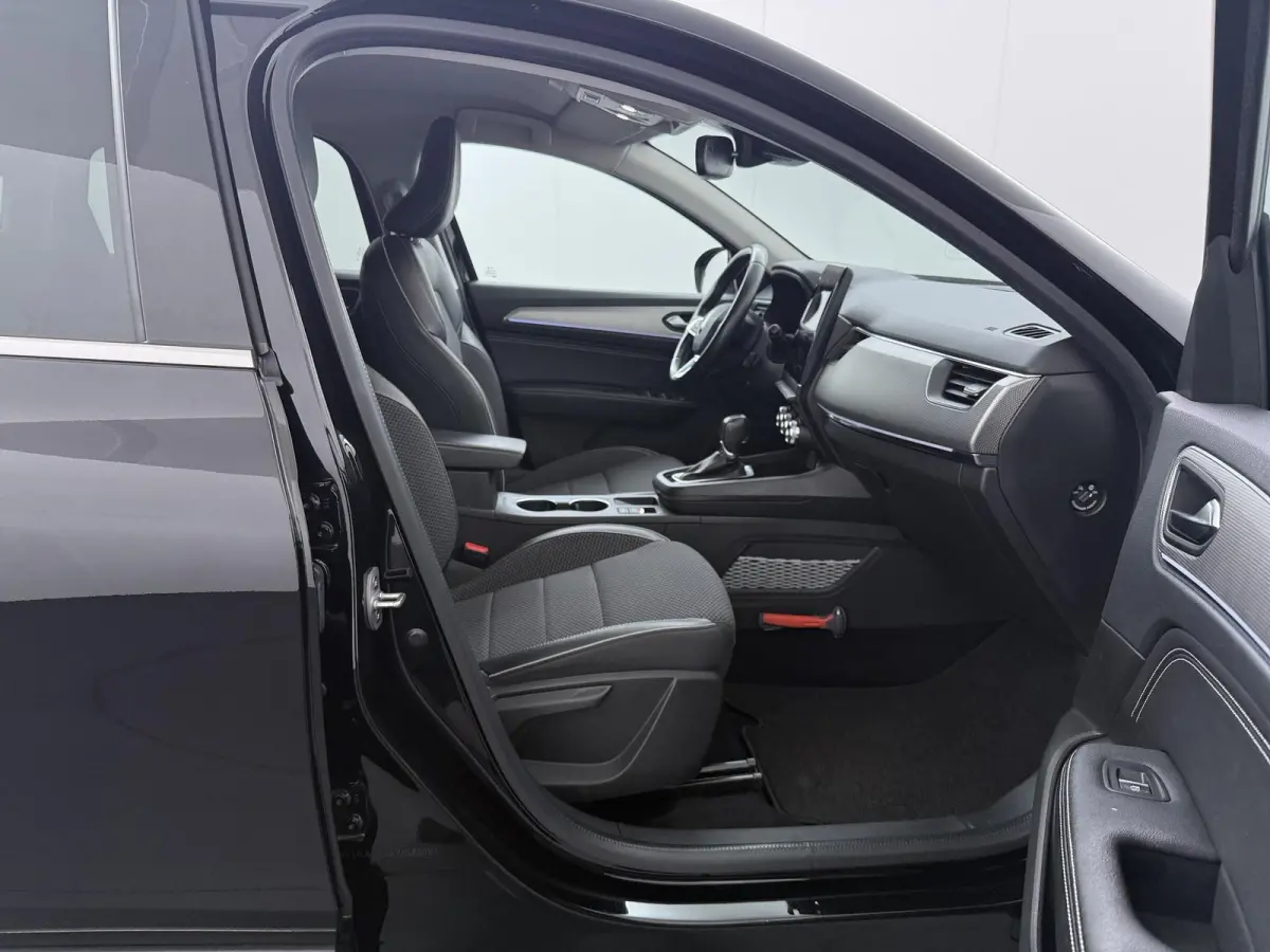 E-TECH Hybrid 145 Intens | Adapt. Cruise | Navigatie | Parkeercamera |