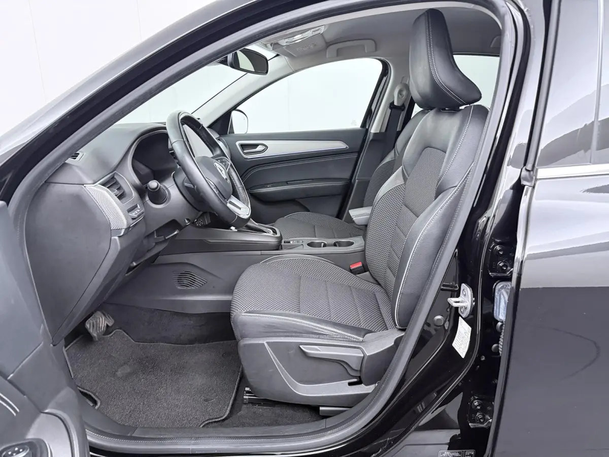 E-TECH Hybrid 145 Intens | Adapt. Cruise | Navigatie | Parkeercamera |