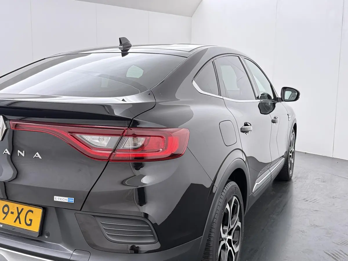 E-TECH Hybrid 145 Intens | Adapt. Cruise | Navigatie | Parkeercamera |