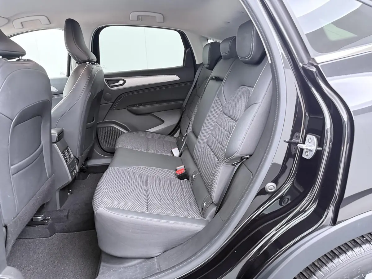 E-TECH Hybrid 145 Intens | Adapt. Cruise | Navigatie | Parkeercamera |