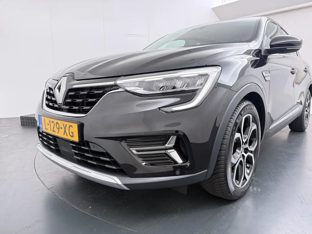 E-TECH Hybrid 145 Intens | Adapt. Cruise | Navigatie | Parkeercamera |