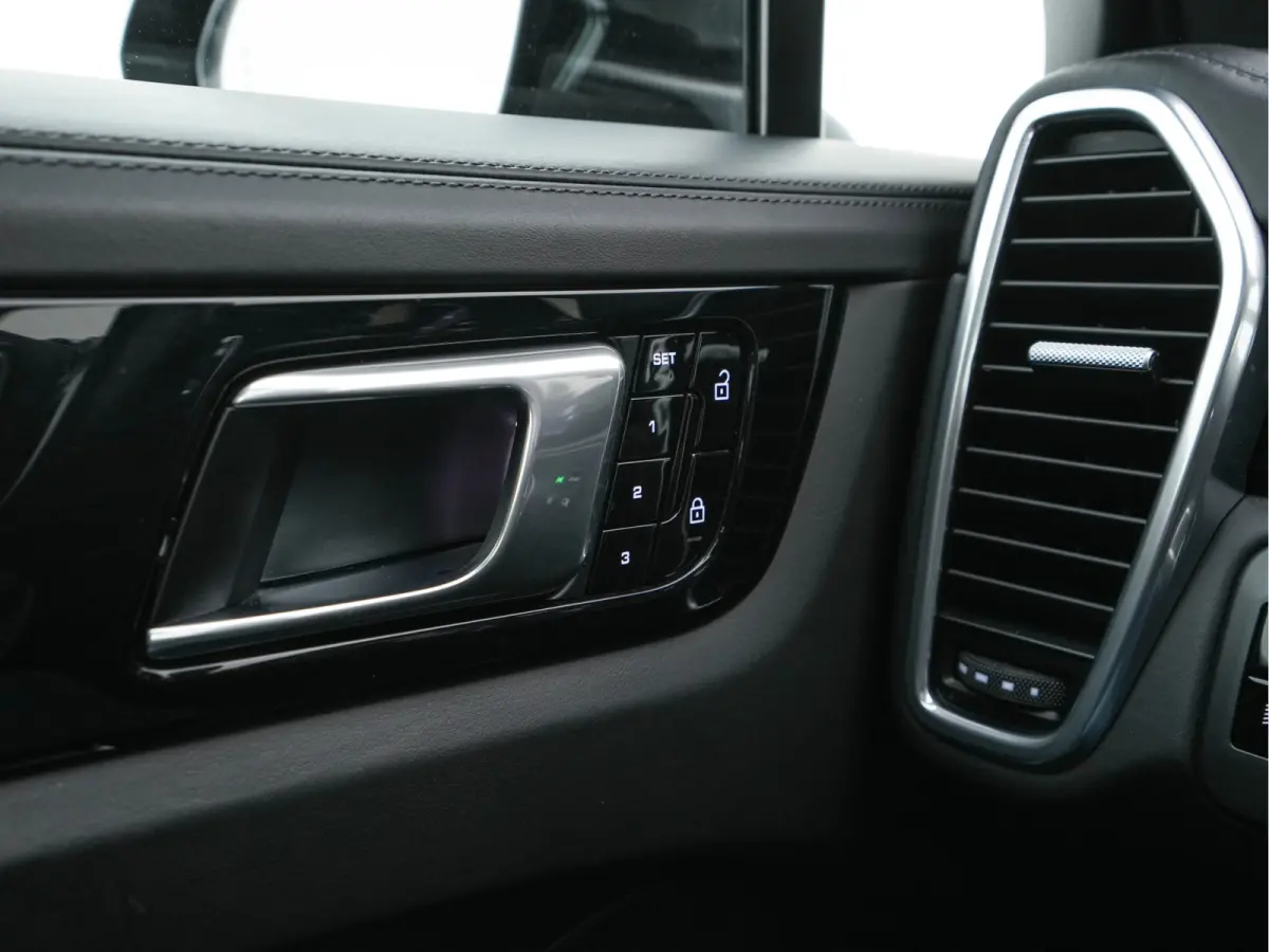 3.0 E-Hybrid (Plug-in) (INCL.BTW) *PANO | HEAD-UP | LEATHER | ADAPTIVE-CRUISE | FULL-LED | TOP-VIEW | BOSE-SOUND | MEMORY-PACK | SPORT-CHRONO | HEATED-COMFORTSEATS | KEYLESS | NAVI-FULLMAP |