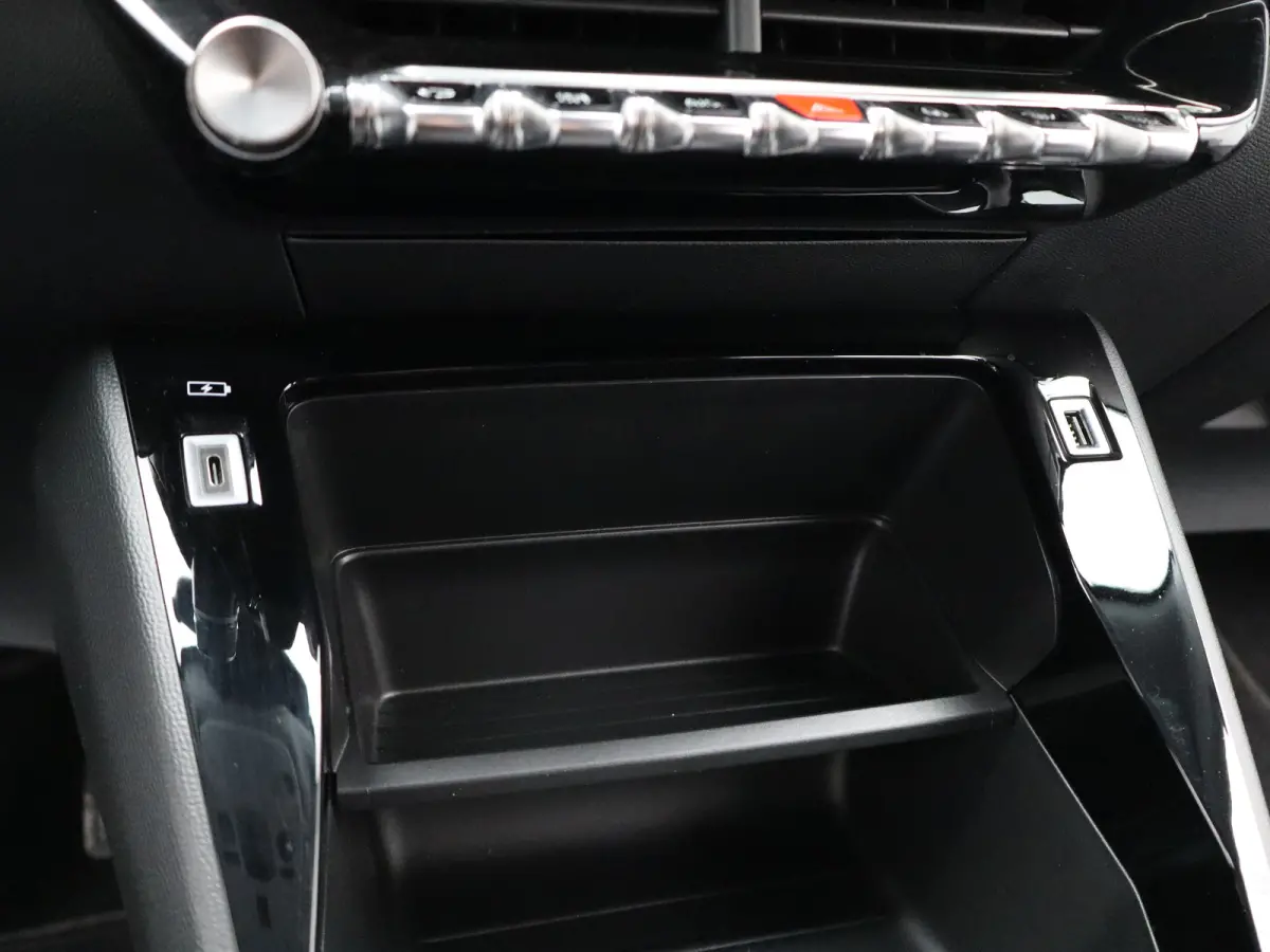 1.2 PureTech 100 Active | Navi | Cruise | Clima | Parkeersensoren | Apple Carplay/ Android auto |