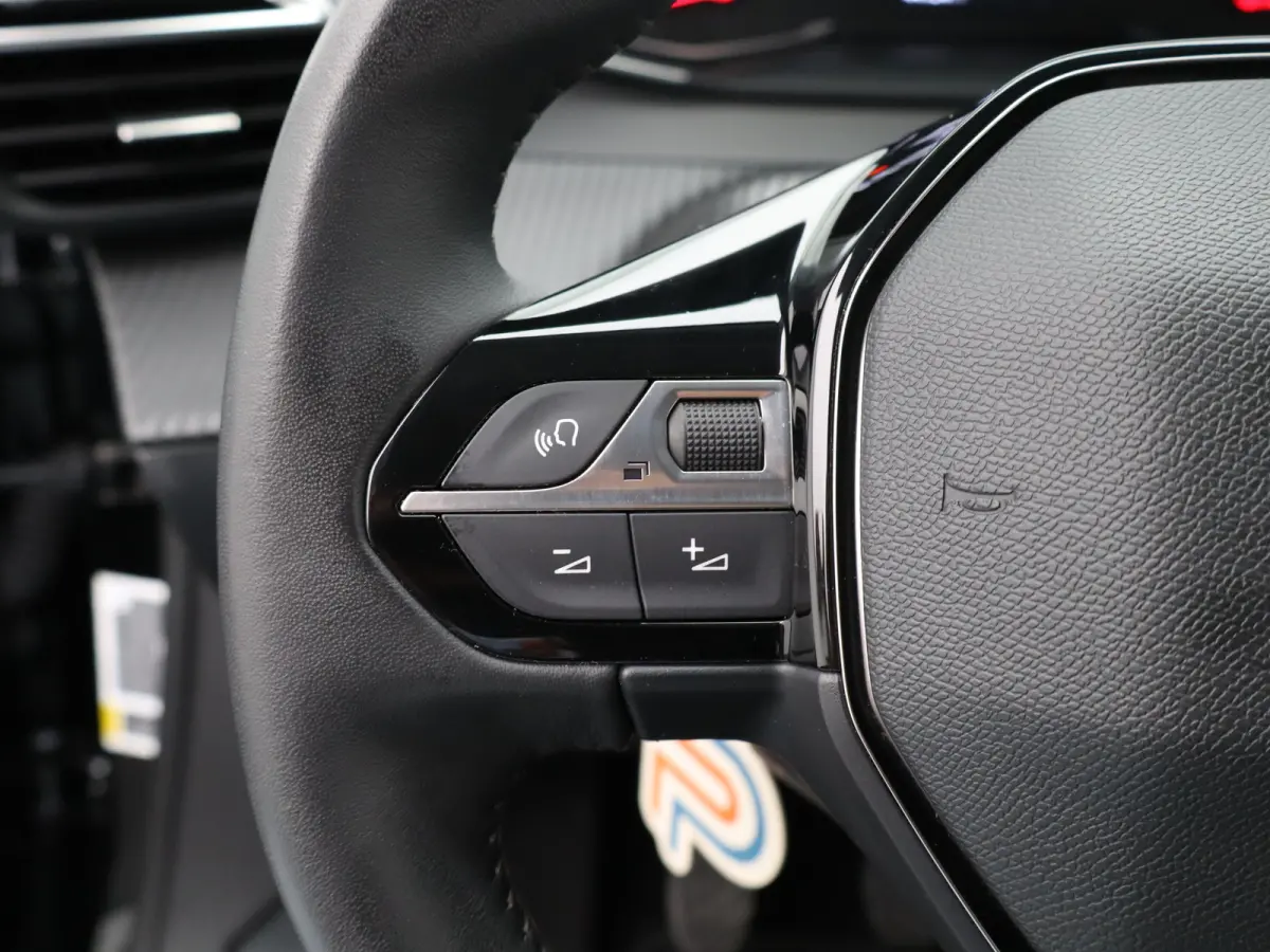 1.2 PureTech 100 Active | Navi | Cruise | Clima | Parkeersensoren | Apple Carplay/ Android auto |