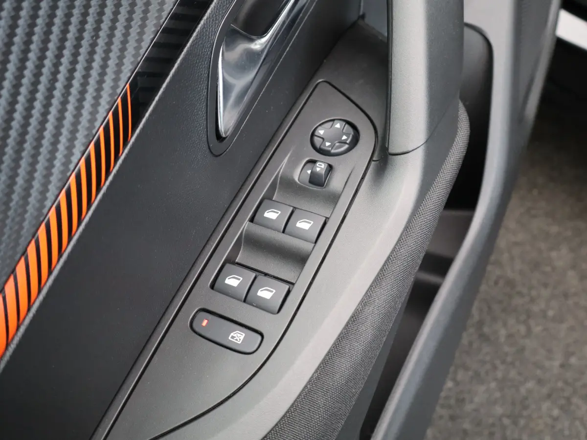 1.2 PureTech 100 Active | Navi | Cruise | Clima | Parkeersensoren | Apple Carplay/ Android auto |