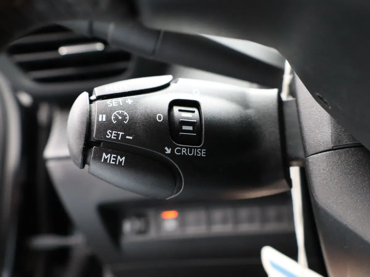 1.2 PureTech 100 Active | Navi | Cruise | Clima | Parkeersensoren | Apple Carplay/ Android auto |