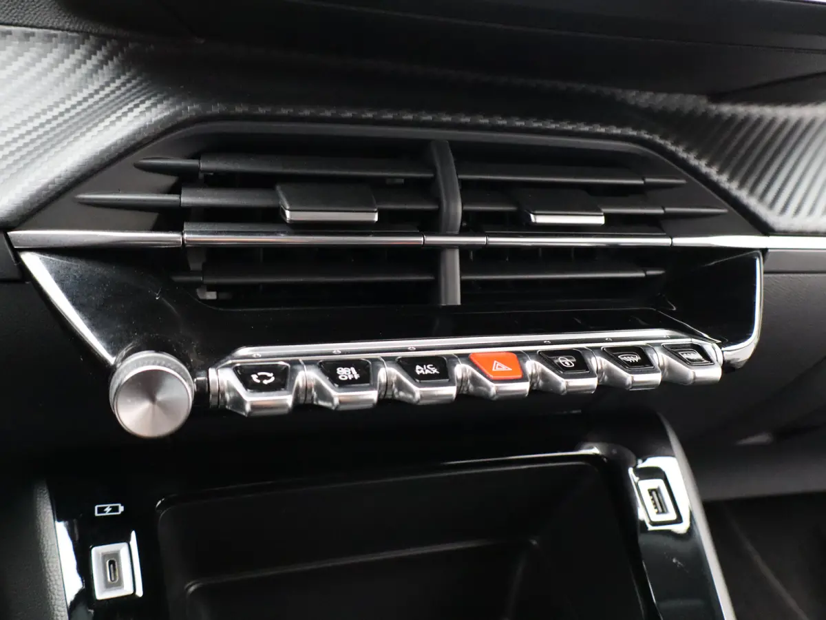 1.2 PureTech 100 Active | Navi | Cruise | Clima | Parkeersensoren | Apple Carplay/ Android auto |
