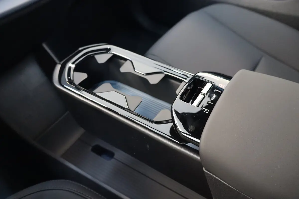 P5 Long Range 272PK Plus Black Edition Europa 69 kWh | Advanced Sensing Technology | Cruise control adaptief met Stop&Go en stuurhulp | Elektrisch bedienbare achterklep