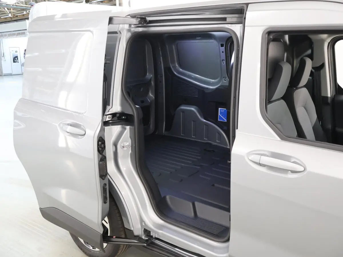 Limited 44 kWh | Trekhaak | 300 KM RANGE | ADAPTIVE CRUISE | LM VELGEN | 2-ZITS | TREKHAAK | NAVIGATIE | PARKEERCAMERA |