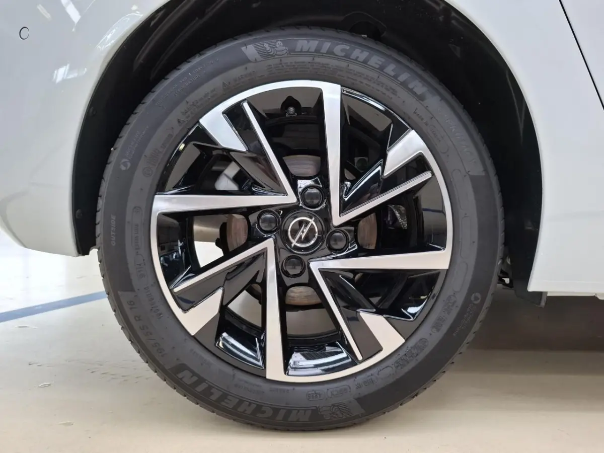 1.2 T. 110 pk Hybrid GS