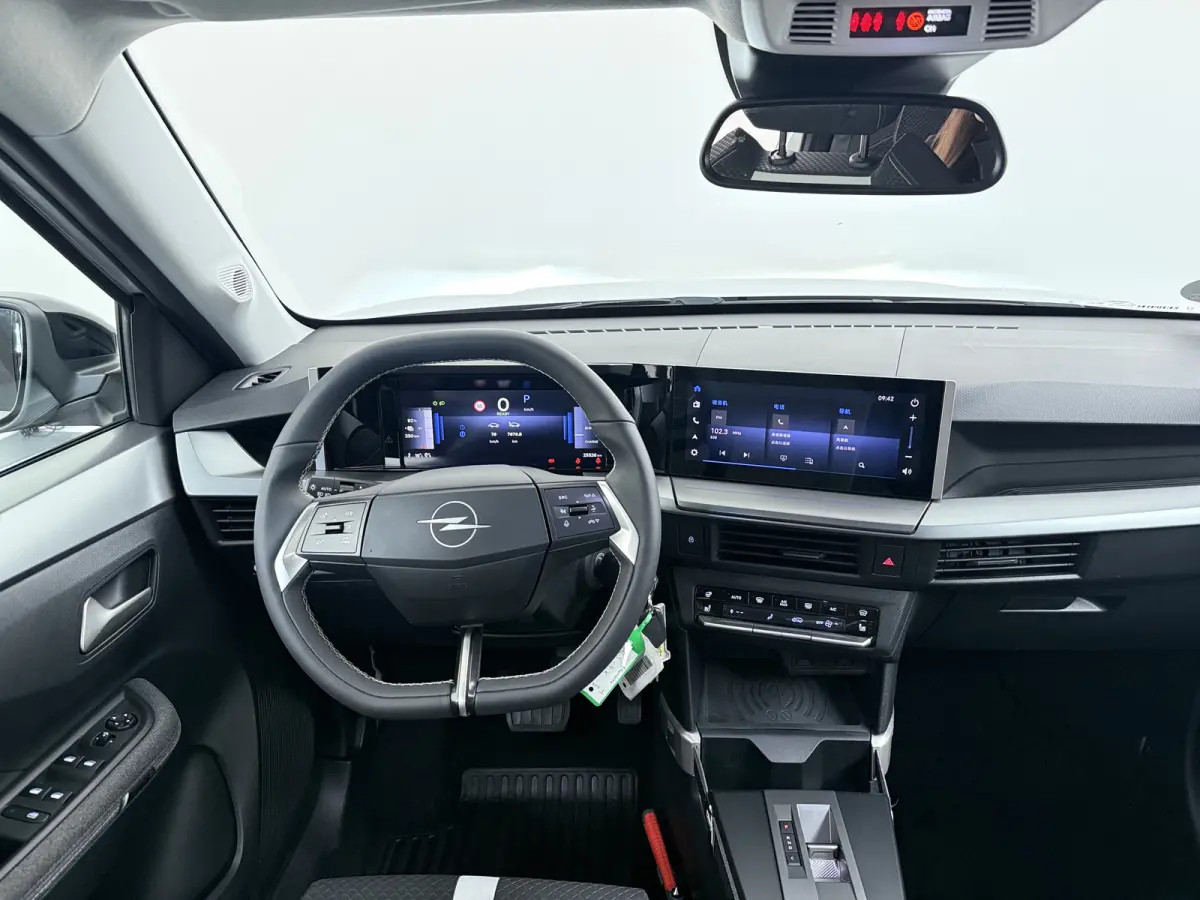GS 44 kWh Navigatie / Camera / LED / 17"LMV