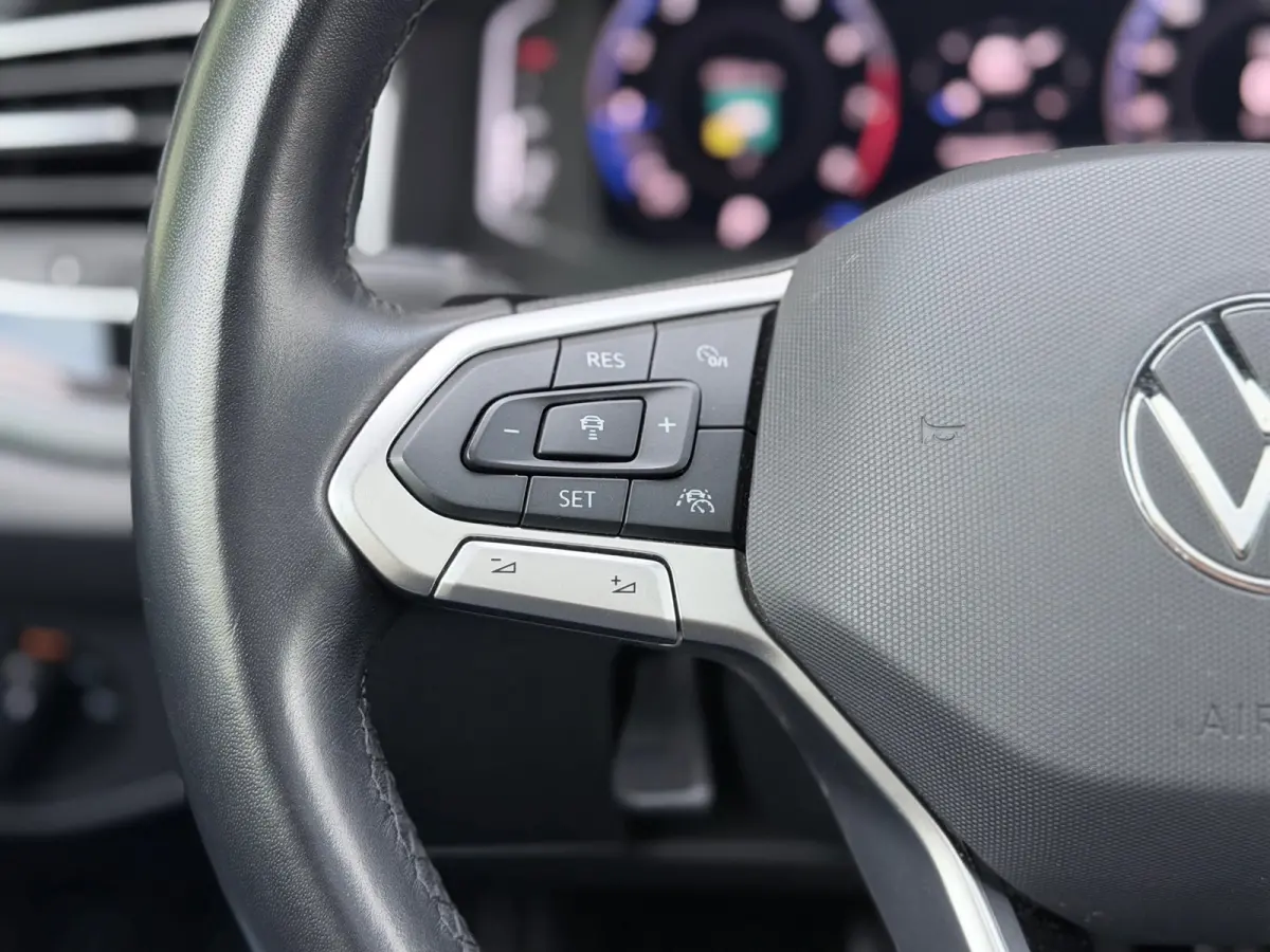 1.5 TSI 3xR-Line Pano/Camera/AppleCarPlay