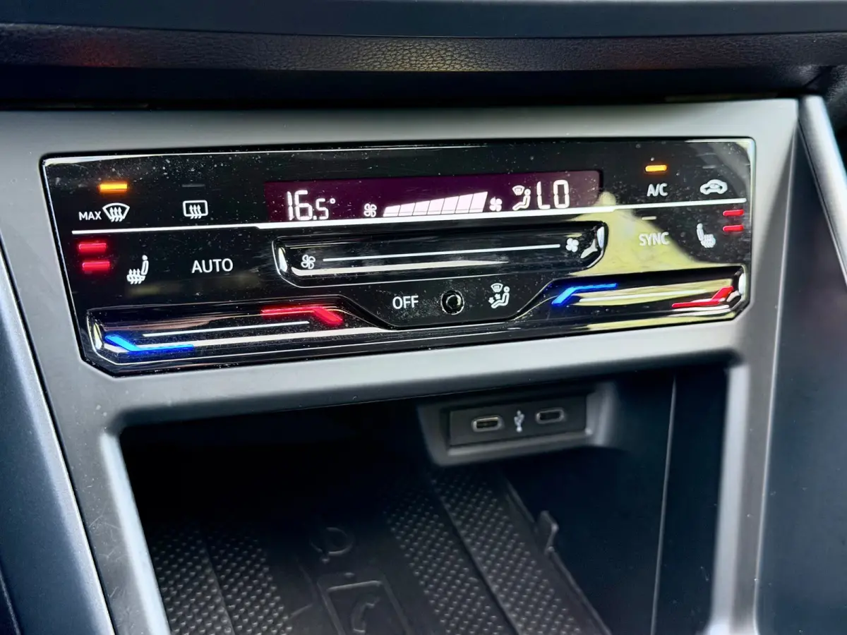1.5 TSI 3xR-Line Pano/Camera/AppleCarPlay