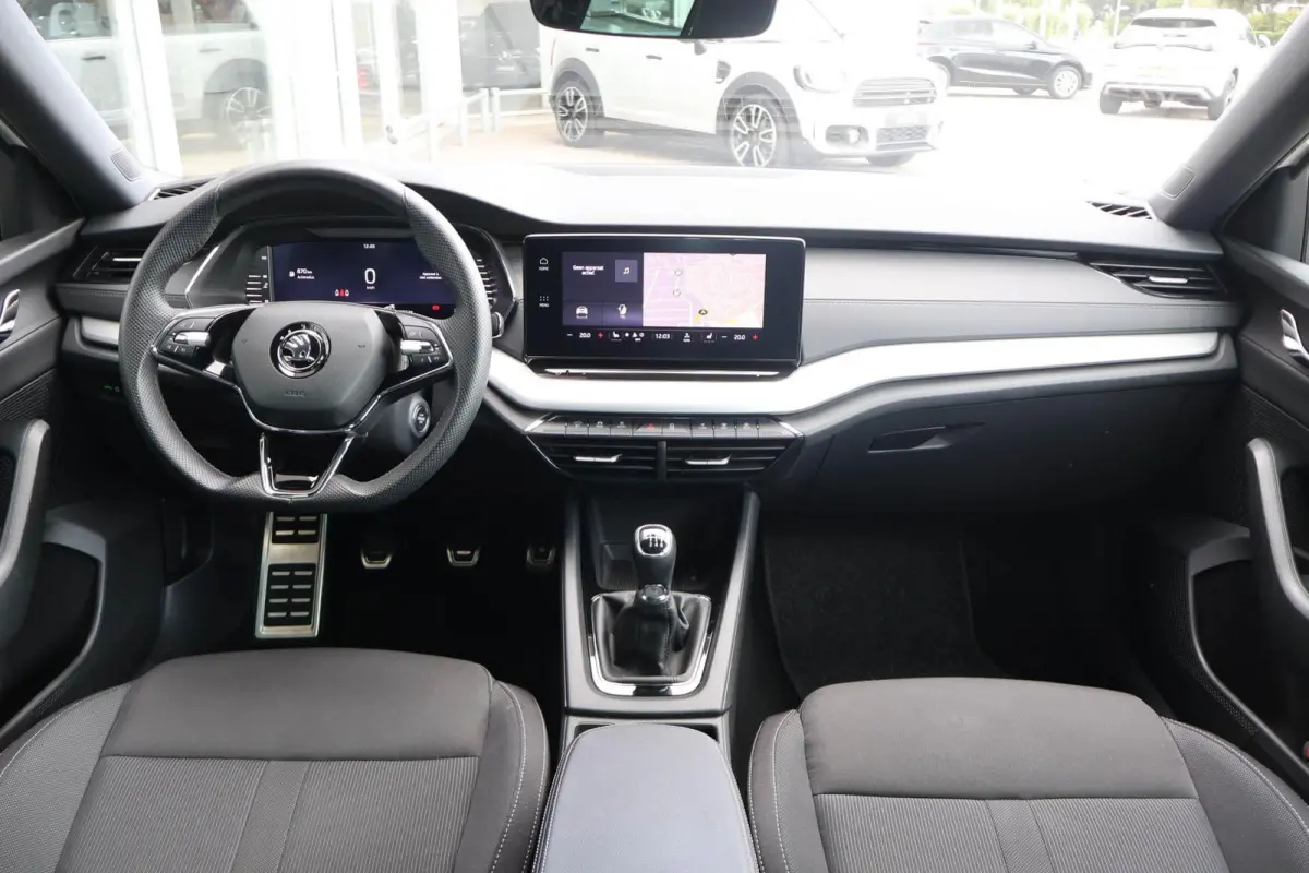 1.0 TSI 110pk Sport Business | PDC | Cruise Control | Carplay | Navigatie | Stoelverwarming