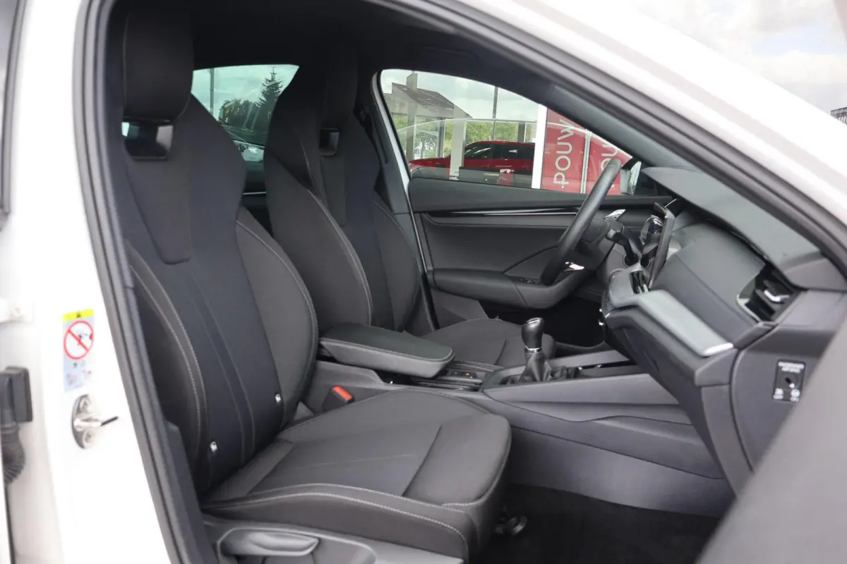 1.0 TSI 110pk Sport Business | PDC | Cruise Control | Carplay | Navigatie | Stoelverwarming