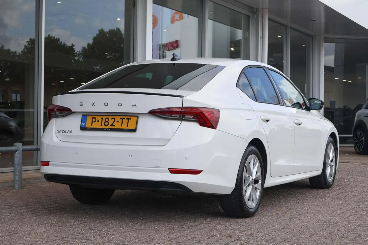 1.0 TSI 110pk Sport Business | PDC | Cruise Control | Carplay | Navigatie | Stoelverwarming