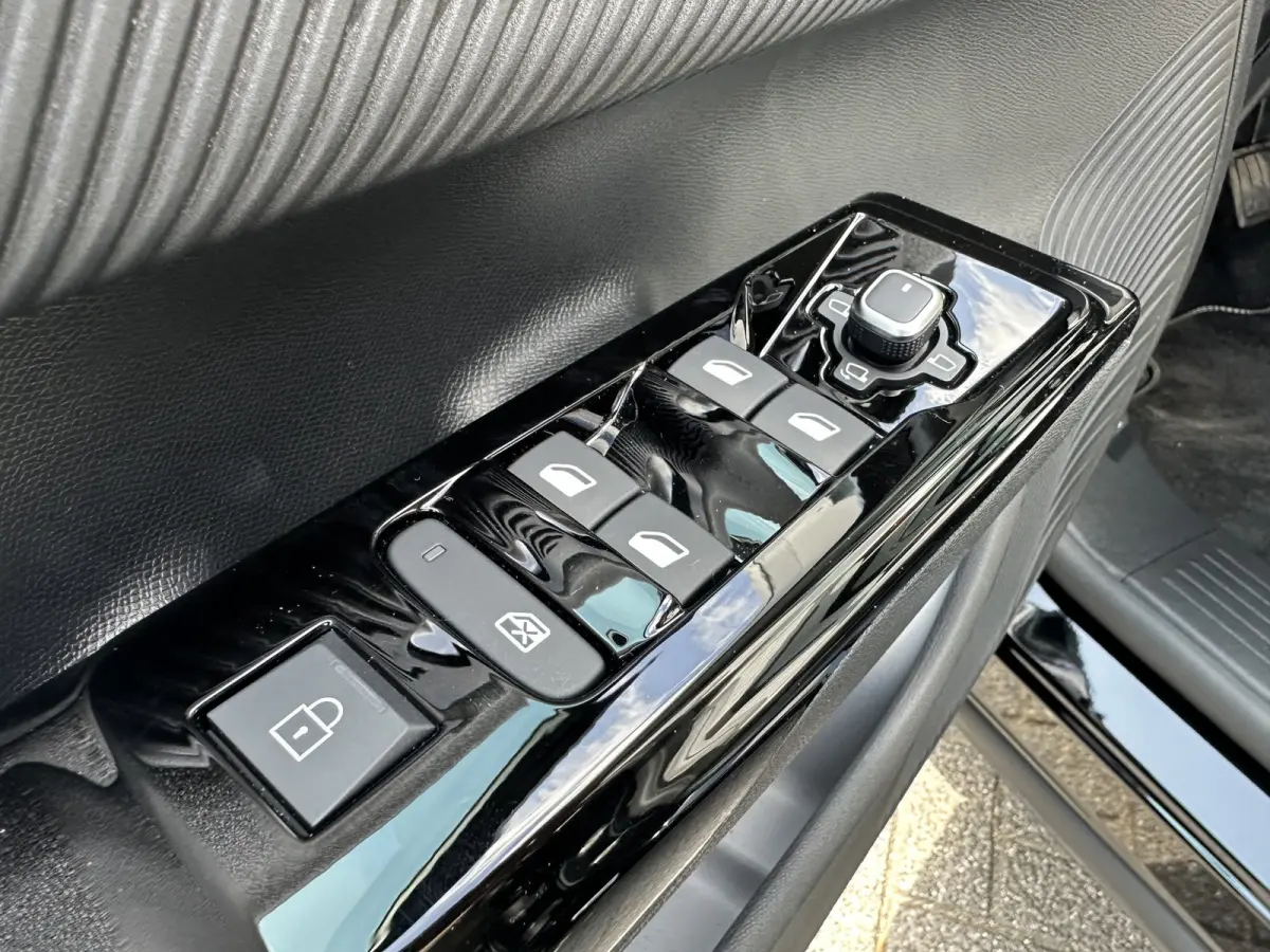 225pk Plug-In Hybrid Plus (Elektrische Klep - Leder incl verwarming/koeling/massage/geheugen - Adaptieve Cruise Controle - Keyless Entry - Camera - Parkeersensoren V+A - LED)