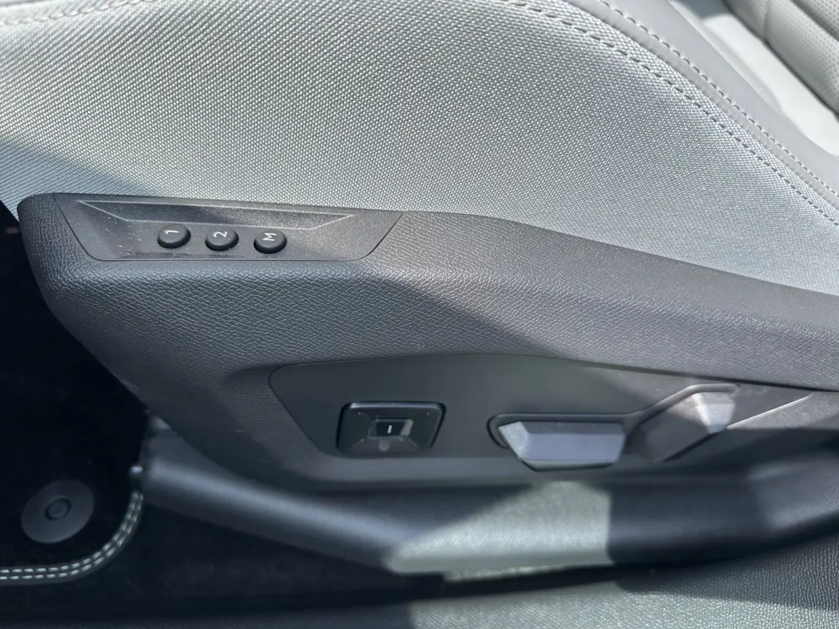 225pk Plug-In Hybrid Plus (Elektrische Klep - Leder incl verwarming/koeling/massage/geheugen - Adaptieve Cruise Controle - Keyless Entry - Camera - Parkeersensoren V+A - LED)
