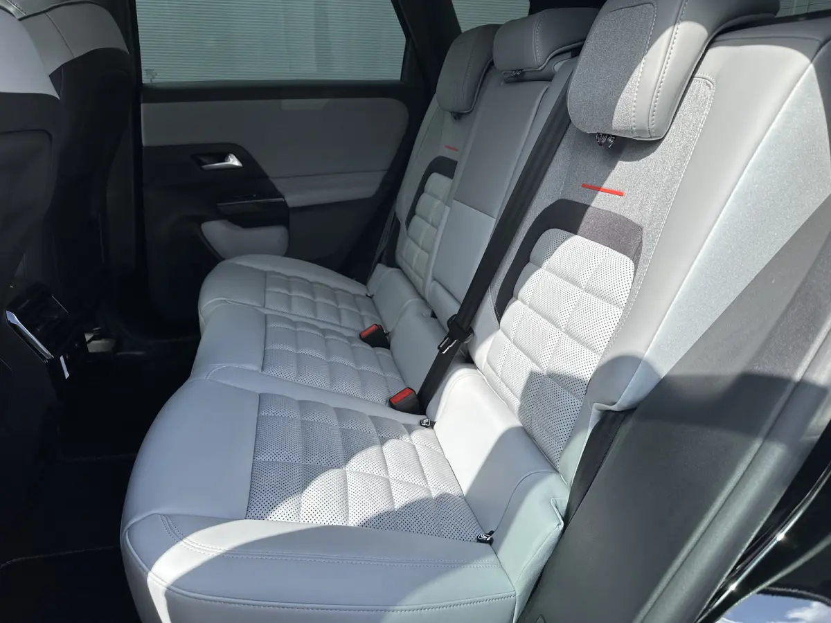 225pk Plug-In Hybrid Plus (Elektrische Klep - Leder incl verwarming/koeling/massage/geheugen - Adaptieve Cruise Controle - Keyless Entry - Camera - Parkeersensoren V+A - LED)