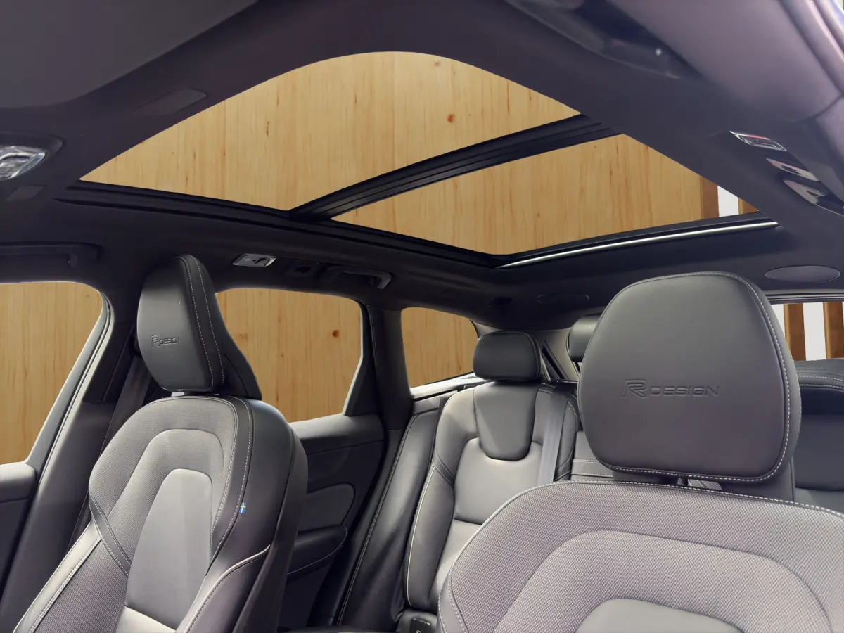 2.0 T8 Twin Engine AWD R-Design | BLIS | 360 Camera | Harman Kardon | Keyless Start / Entry | R-Desin