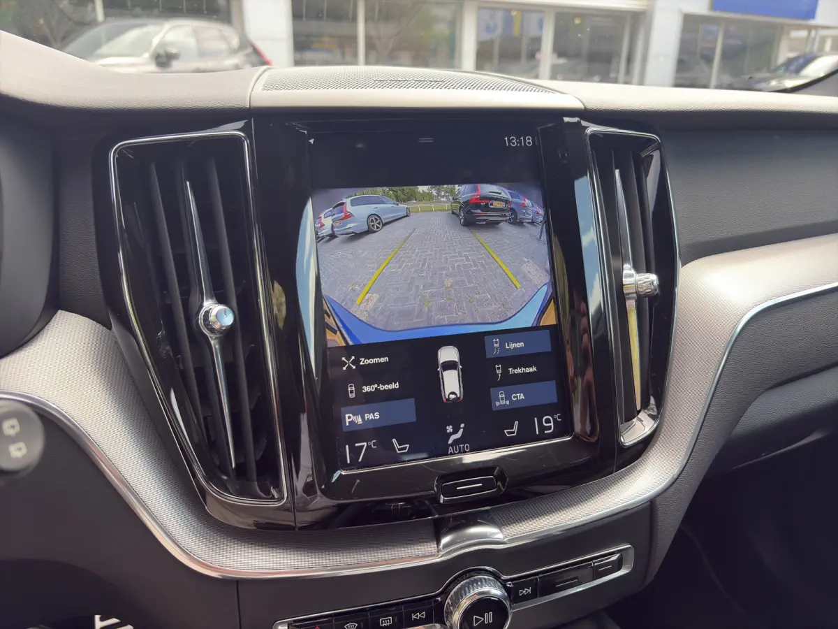 2.0 T8 Twin Engine AWD R-Design | BLIS | 360 Camera | Harman Kardon | Keyless Start / Entry | R-Desin