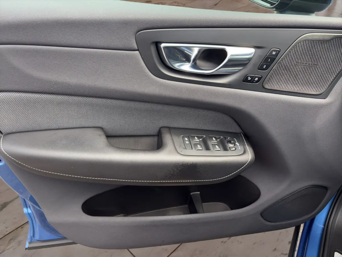 2.0 T8 Twin Engine AWD R-Design | BLIS | 360 Camera | Harman Kardon | Keyless Start / Entry | R-Desin