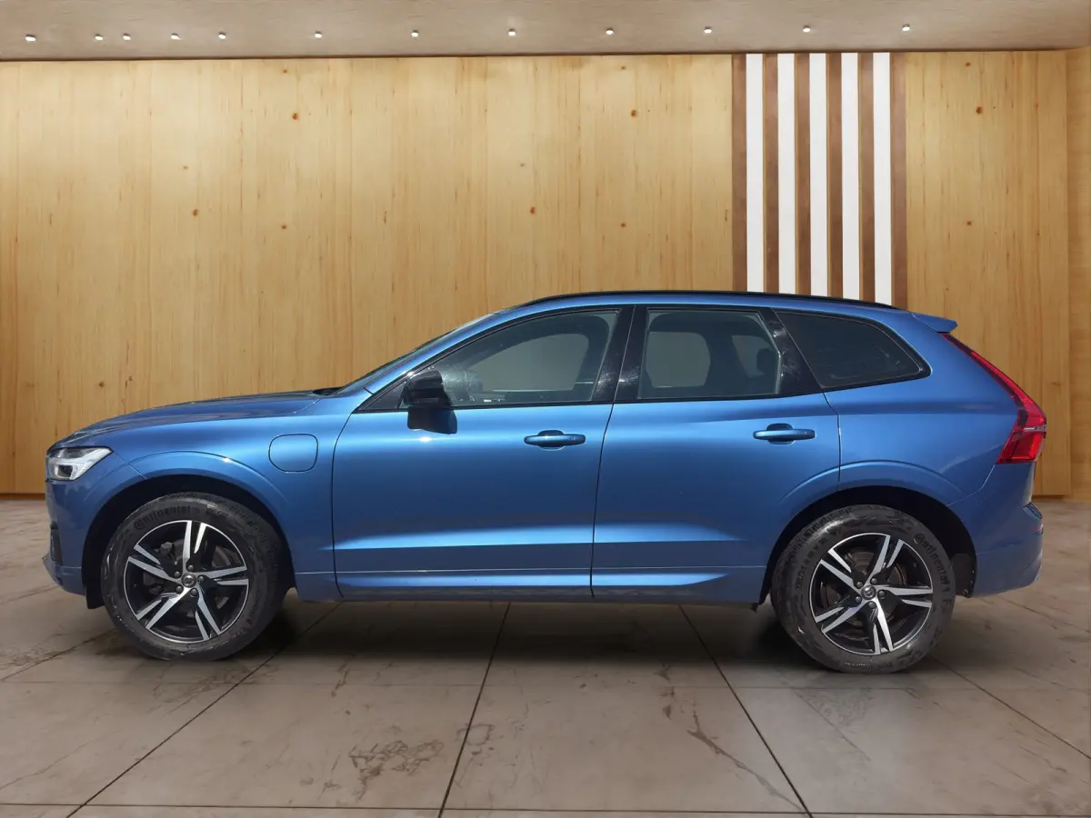 2.0 T8 Twin Engine AWD R-Design | BLIS | 360 Camera | Harman Kardon | Keyless Start / Entry | R-Desin