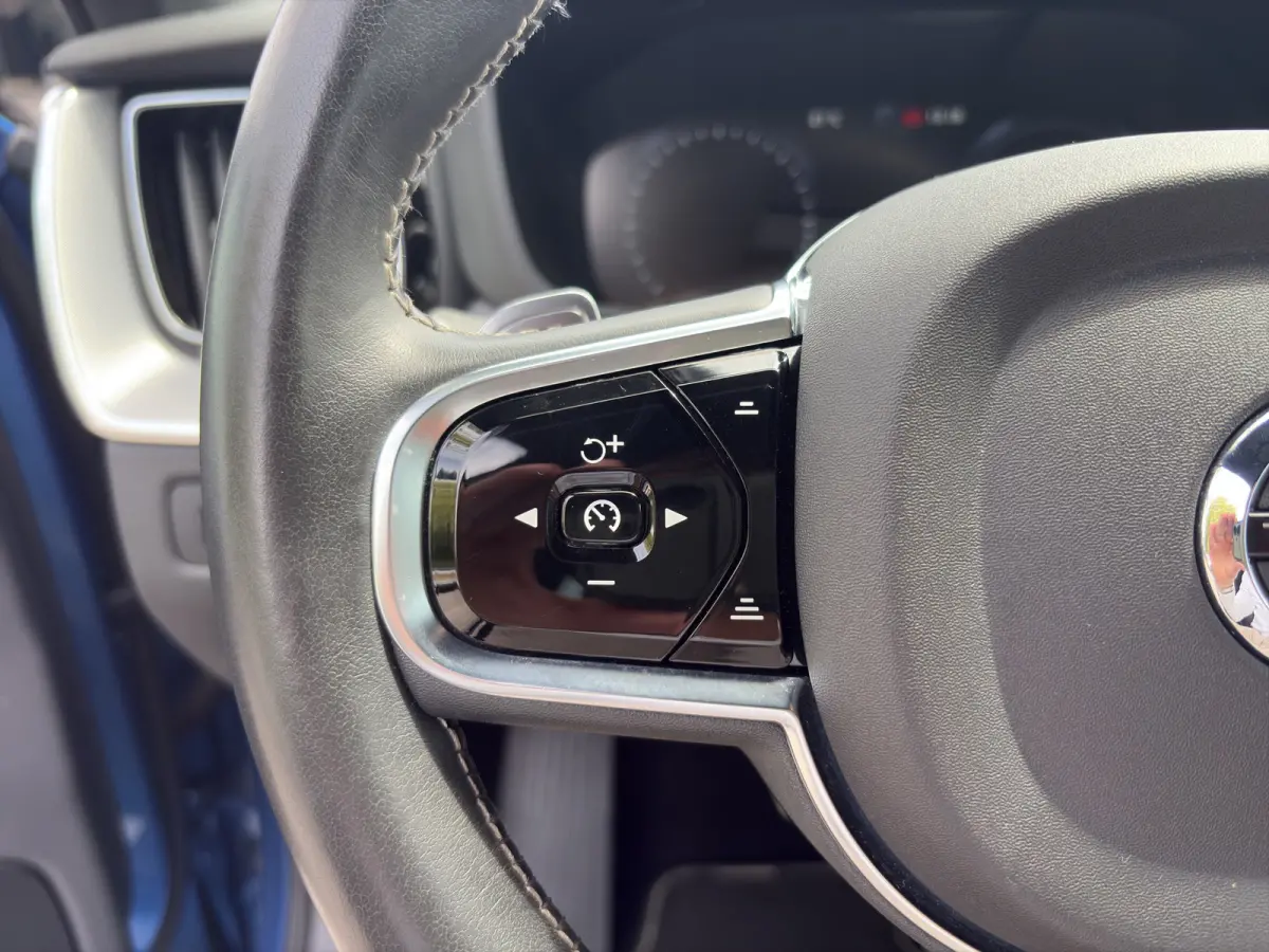 2.0 T8 Twin Engine AWD R-Design | BLIS | 360 Camera | Harman Kardon | Keyless Start / Entry | R-Desin