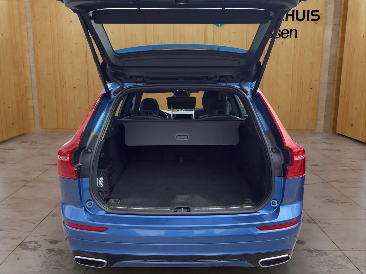 2.0 T8 Twin Engine AWD R-Design | BLIS | 360 Camera | Harman Kardon | Keyless Start / Entry | R-Desin