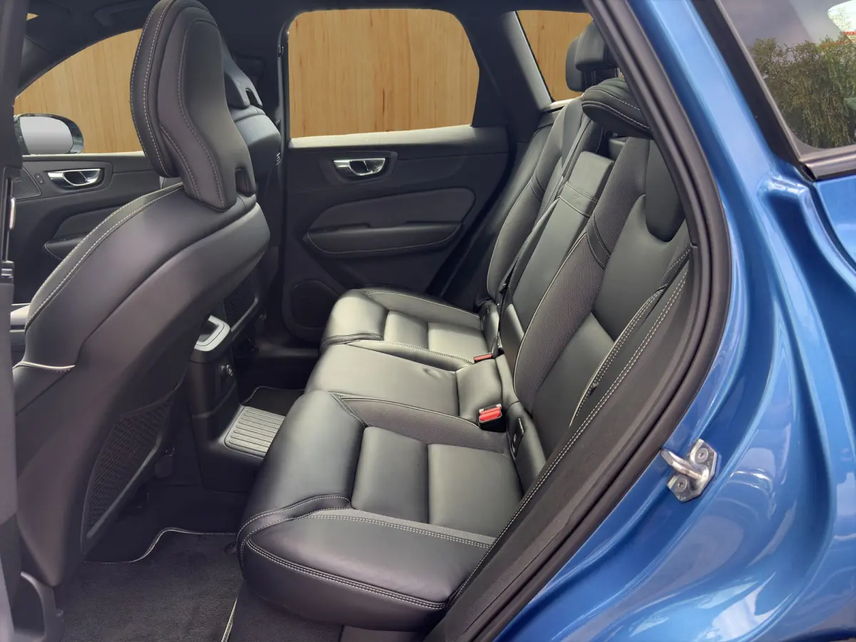 2.0 T8 Twin Engine AWD R-Design | BLIS | 360 Camera | Harman Kardon | Keyless Start / Entry | R-Desin