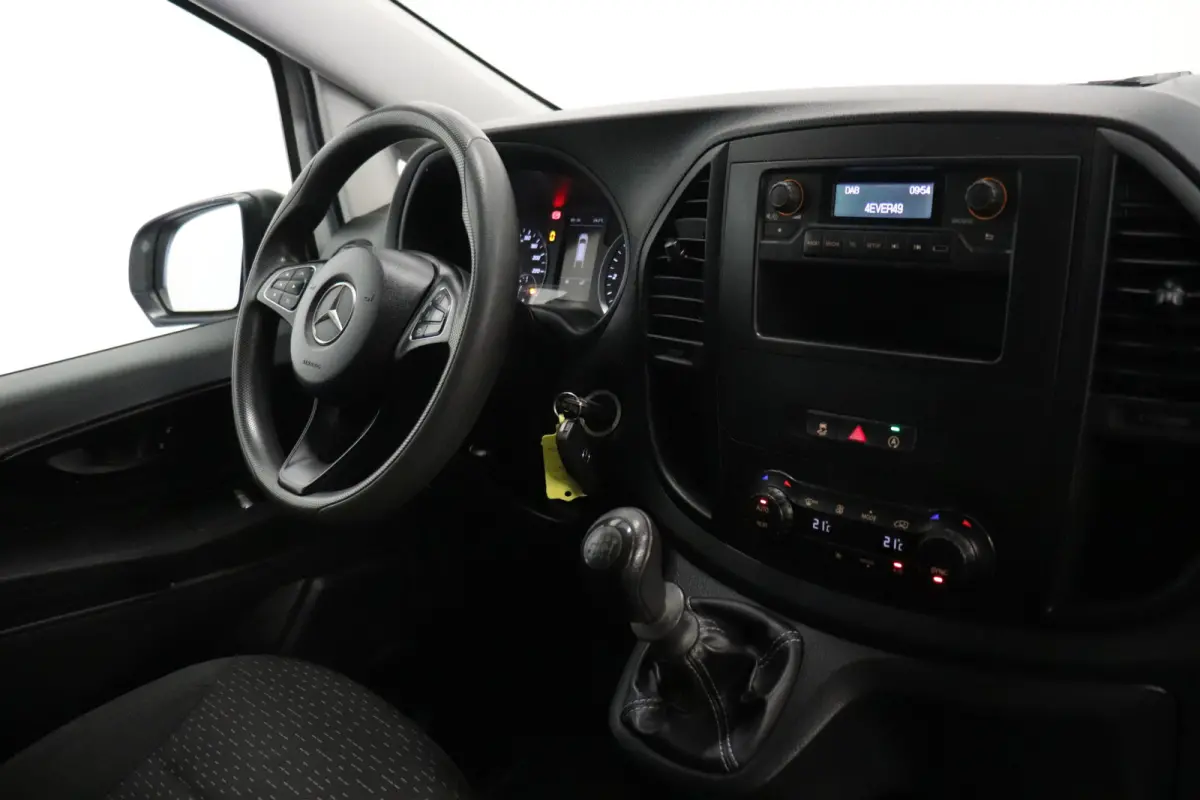 110 CDI Lang EURO 6 - Airco - Cruise - PDC - Trekhaak - € 17.900,- Excl.