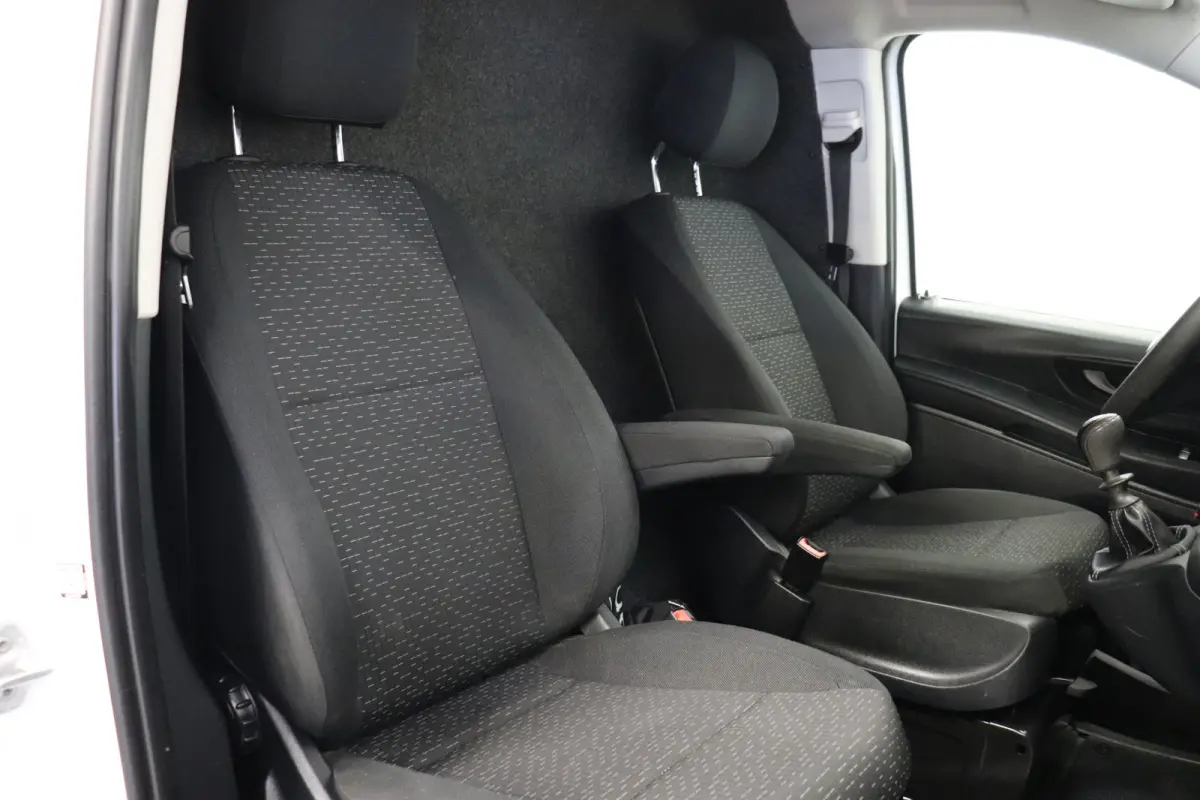 110 CDI Lang EURO 6 - Airco - Cruise - PDC - Trekhaak - € 17.900,- Excl.