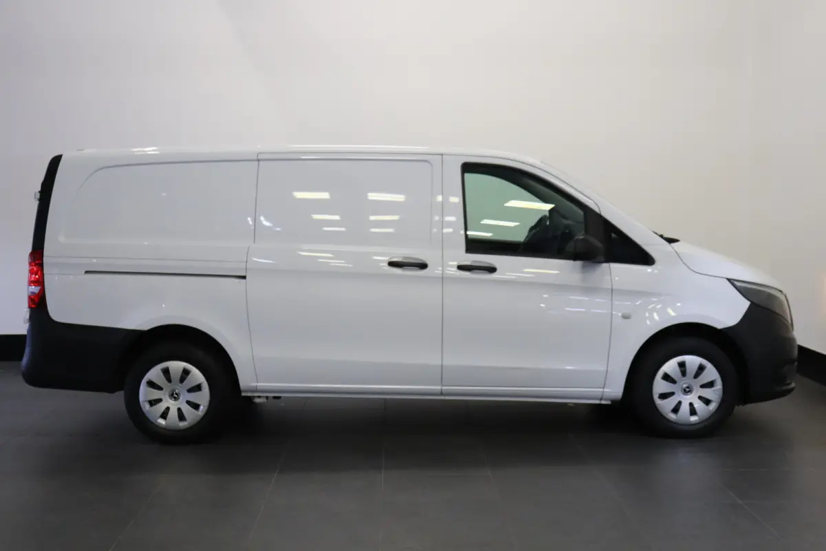 110 CDI Lang EURO 6 - Airco - Cruise - PDC - Trekhaak - € 17.900,- Excl.