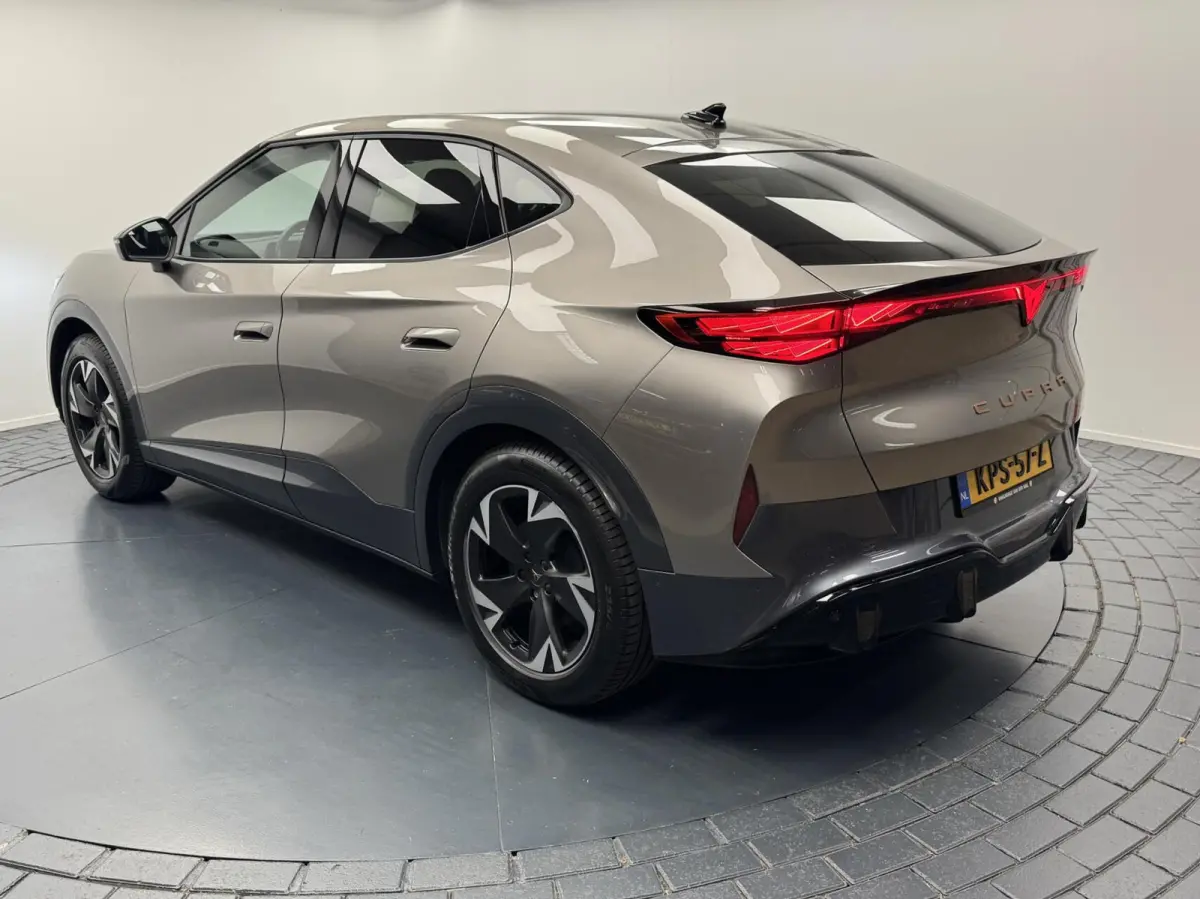 Essential 82 kWh 286PK Automaat-Navigatie-Adapt.Cr.contr-Clima-Camera-Carplay-Parkeersensoren-Stoelverwarming-Lm19''velgen-Ect