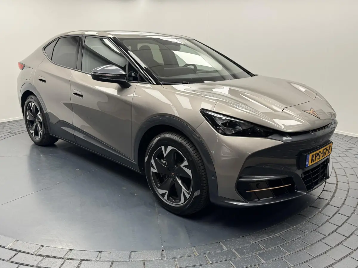 Essential 82 kWh 286PK Automaat-Navigatie-Adapt.Cr.contr-Clima-Camera-Carplay-Parkeersensoren-Stoelverwarming-Lm19''velgen-Ect