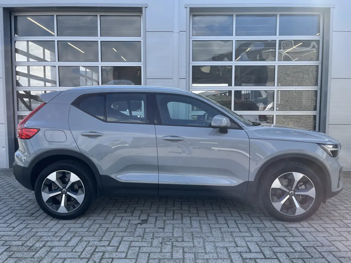2.0 B3 Essential Edition MHEV | Navigatie/Carplay | Stoel + stuur verwarming | Elek. Kofferklep | PDC V+A incl. Achteruitrijcamera | Adaptive Cruise Control | LED verlichting | All-season ba