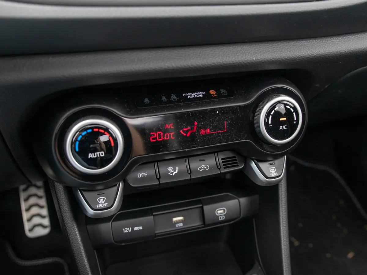 1.0 DPI GT-Line | Automaat | 16" | Navi | Clima | Stoel&Stuur Verw. | PDC | Camera l Zwarte logo's