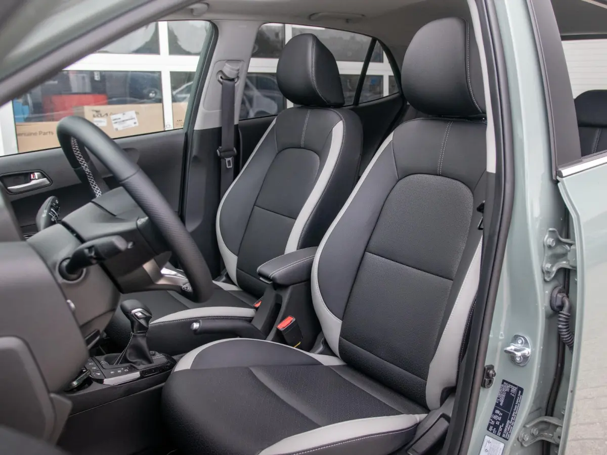 1.0 DPI GT-Line | Automaat | 16" | Navi | Clima | Stoel&Stuur Verw. | PDC | Camera l Zwarte logo's