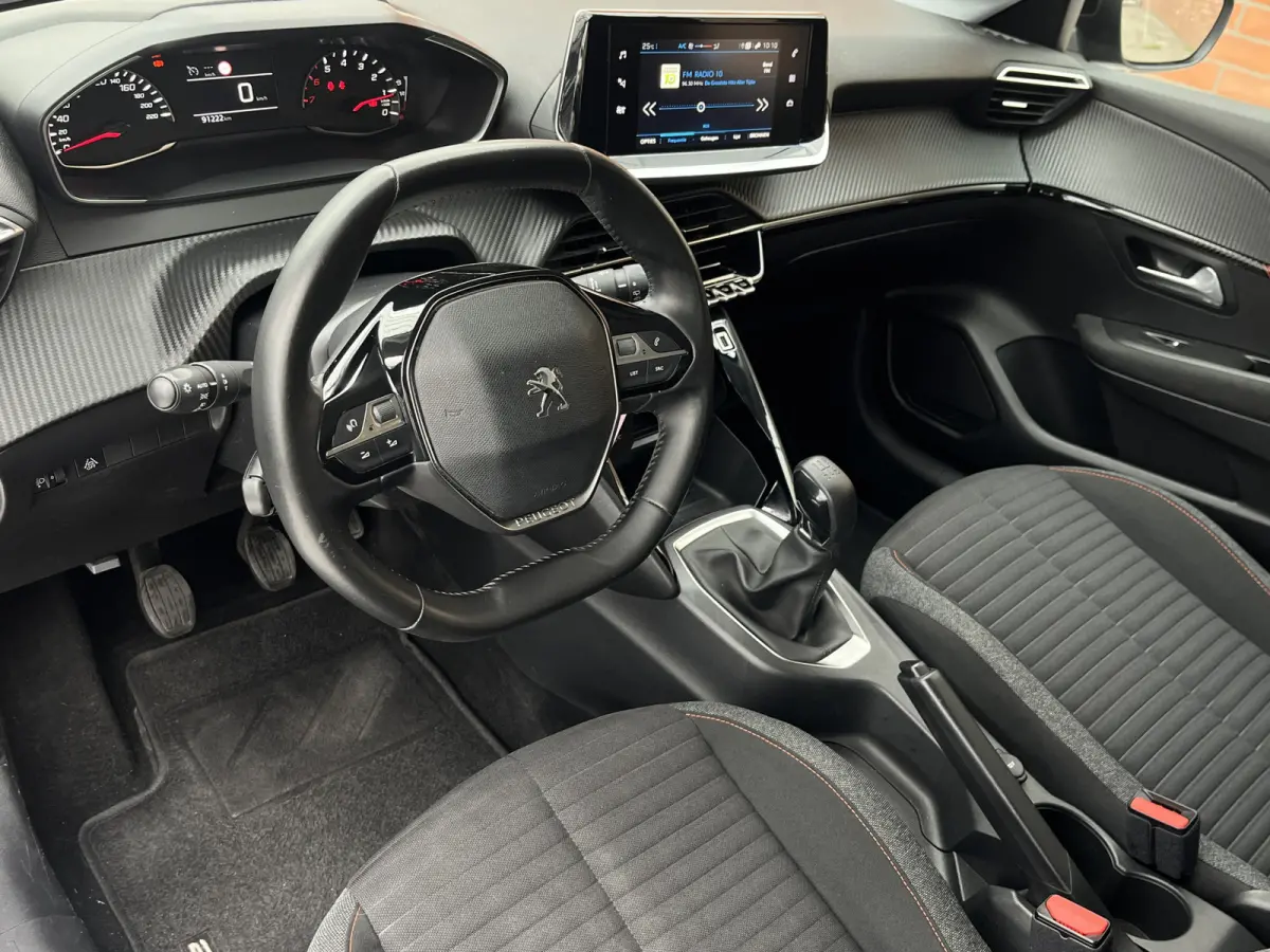 PureTech 75 Black Edition | Carplay/Android Auto | Bluetooth | Navigatie | Parkeersensoren achter | Cruise Control | Airco |