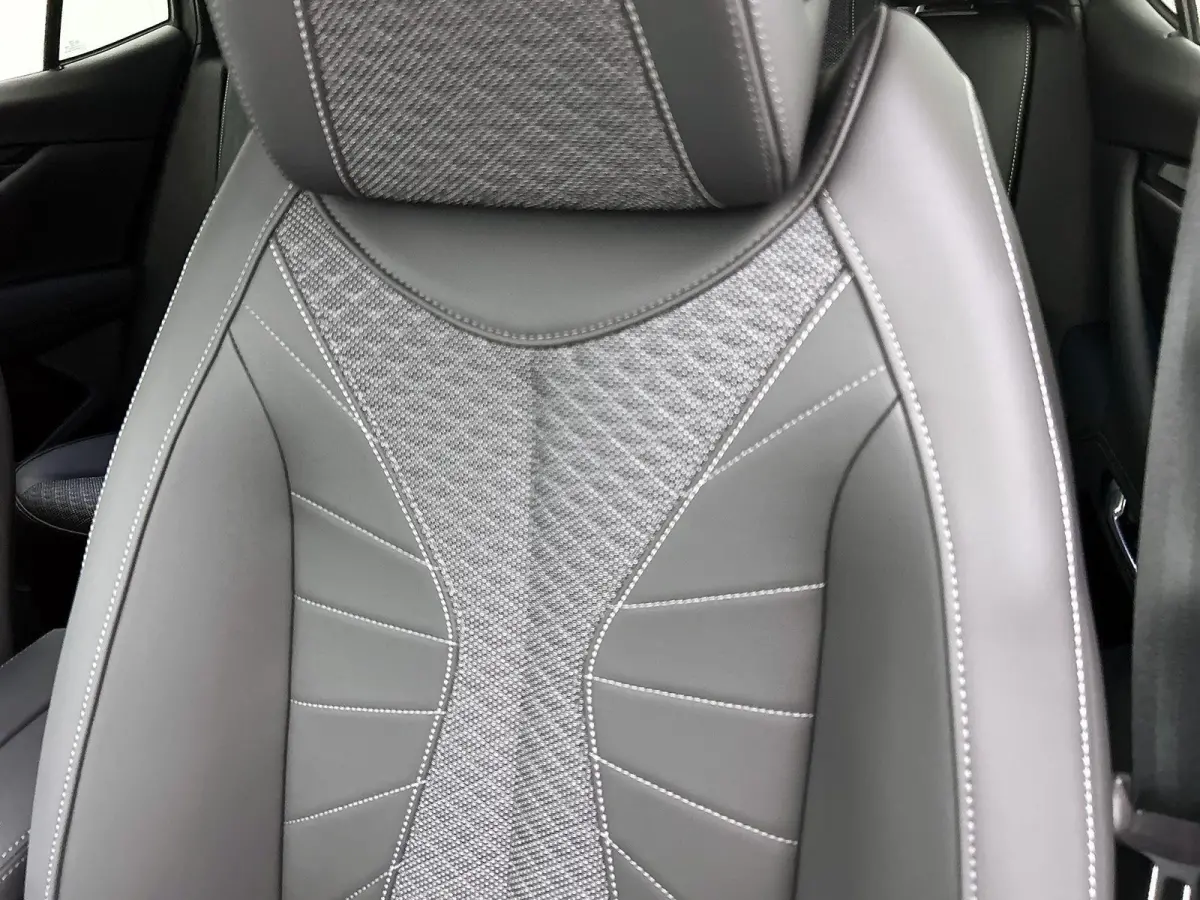 Ligne Business Comfort Pack 58.3 kWh | Automaat | Warmtepomp | Apple carplay | Android auto | Lederen bekleding | Elektrisch bedienbare stoelen | Elektrische achterklep | Lichtmetalen velgen