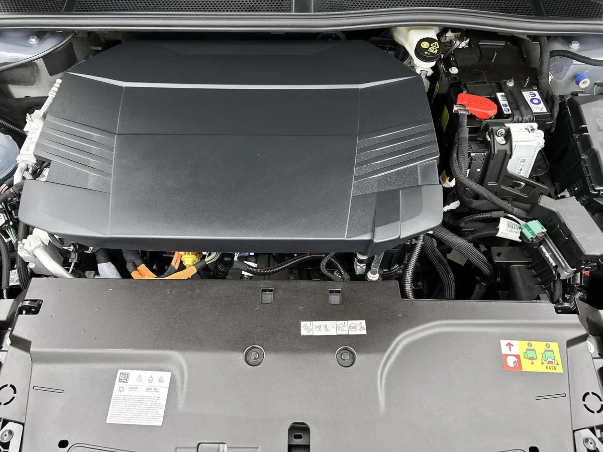 Ligne Business Comfort Pack 58.3 kWh | Automaat | Warmtepomp | Apple carplay | Android auto | Lederen bekleding | Elektrisch bedienbare stoelen | Elektrische achterklep | Lichtmetalen velgen
