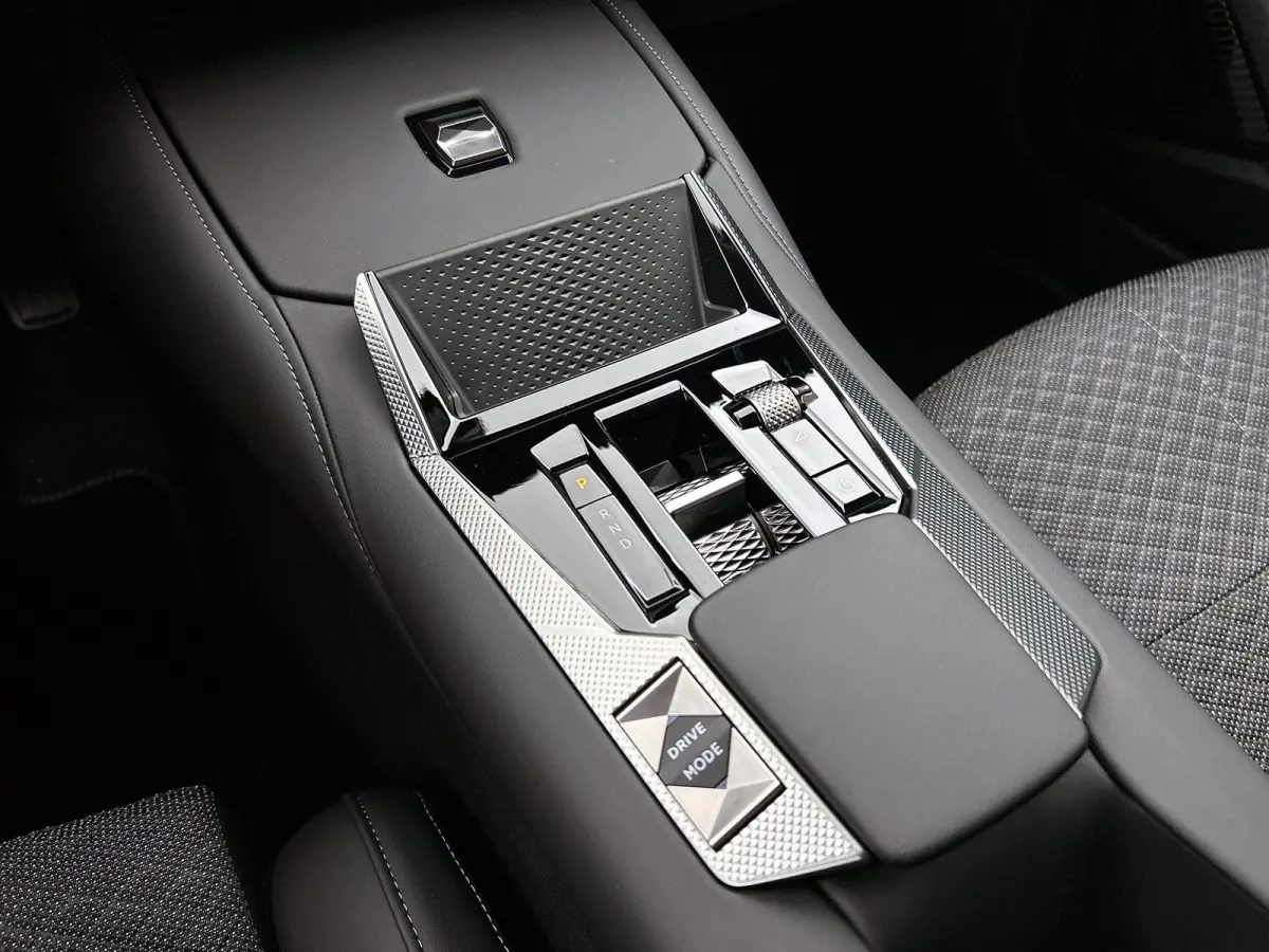 Ligne Business Comfort Pack 58.3 kWh | Automaat | Warmtepomp | Apple carplay | Android auto | Lederen bekleding | Elektrisch bedienbare stoelen | Elektrische achterklep | Lichtmetalen velgen