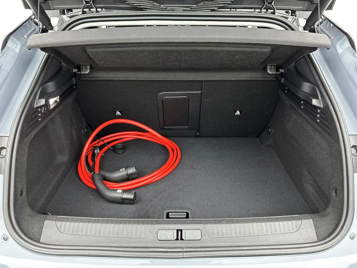 Ligne Business Comfort Pack 58.3 kWh | Automaat | Warmtepomp | Apple carplay | Android auto | Lederen bekleding | Elektrisch bedienbare stoelen | Elektrische achterklep | Lichtmetalen velgen