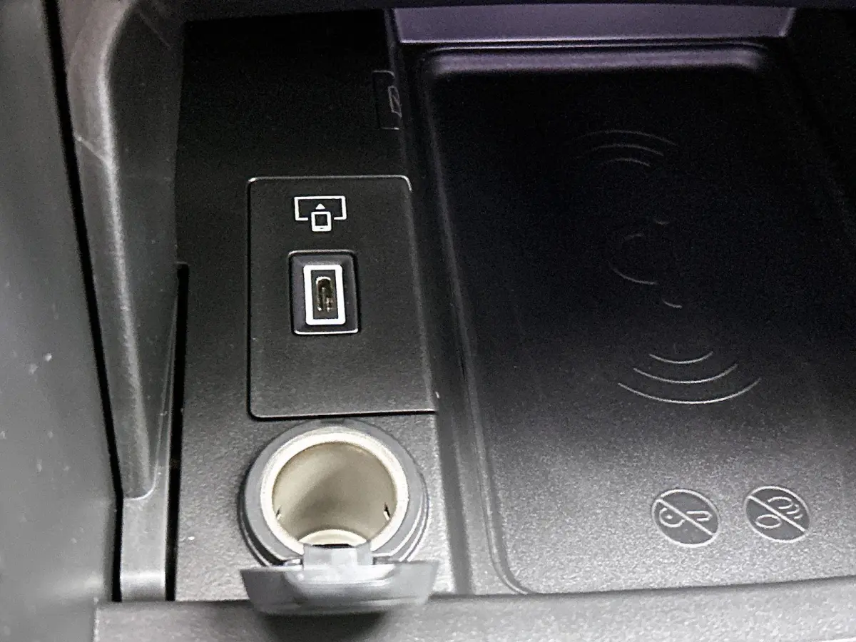 Ligne Business Comfort Pack 58.3 kWh | Automaat | Warmtepomp | Apple carplay | Android auto | Lederen bekleding | Elektrisch bedienbare stoelen | Elektrische achterklep | Lichtmetalen velgen