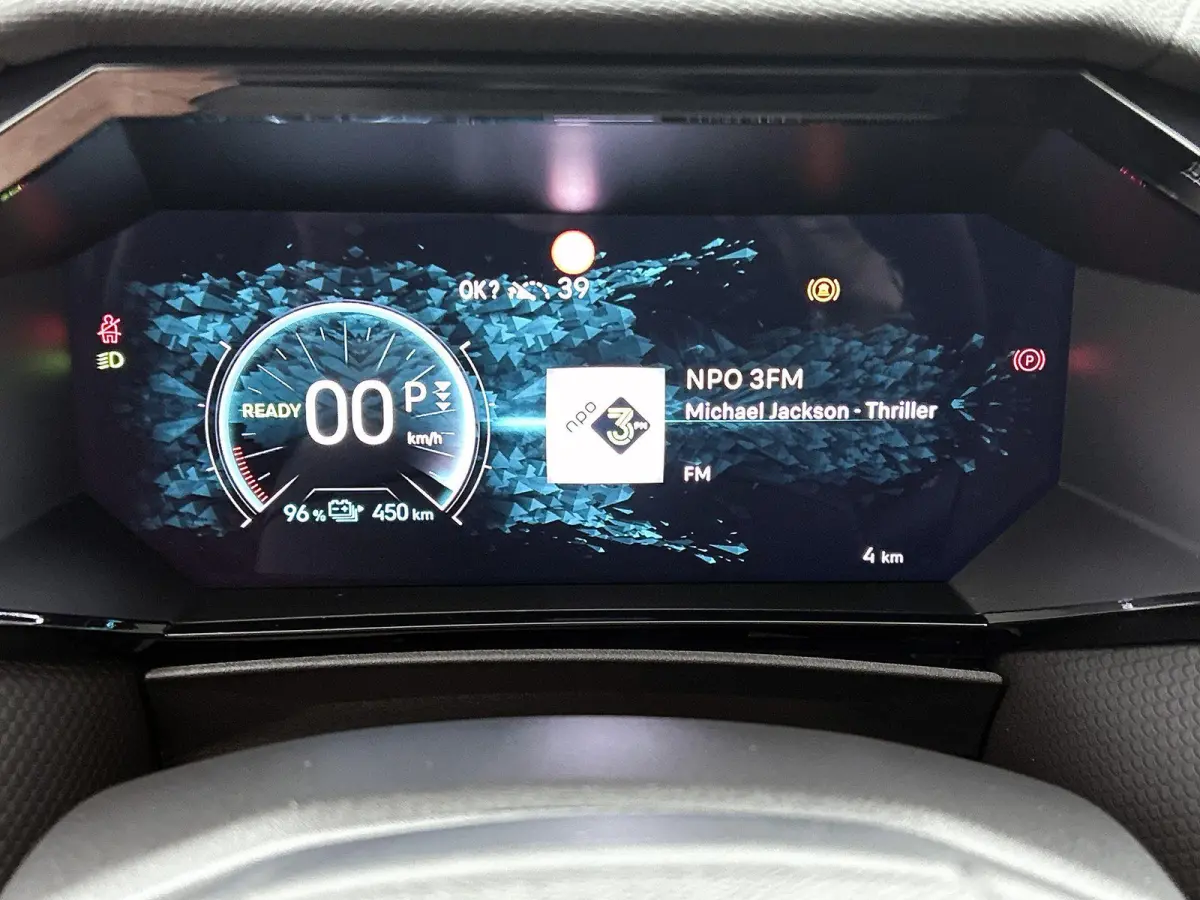 Ligne Business Comfort Pack 58.3 kWh | Automaat | Warmtepomp | Apple carplay | Android auto | Lederen bekleding | Elektrisch bedienbare stoelen | Elektrische achterklep | Lichtmetalen velgen