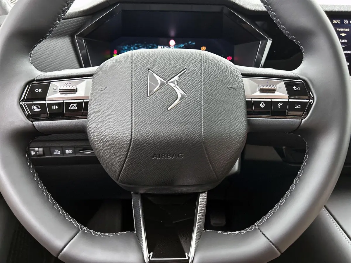 Ligne Business Comfort Pack 58.3 kWh | Automaat | Warmtepomp | Apple carplay | Android auto | Lederen bekleding | Elektrisch bedienbare stoelen | Elektrische achterklep | Lichtmetalen velgen