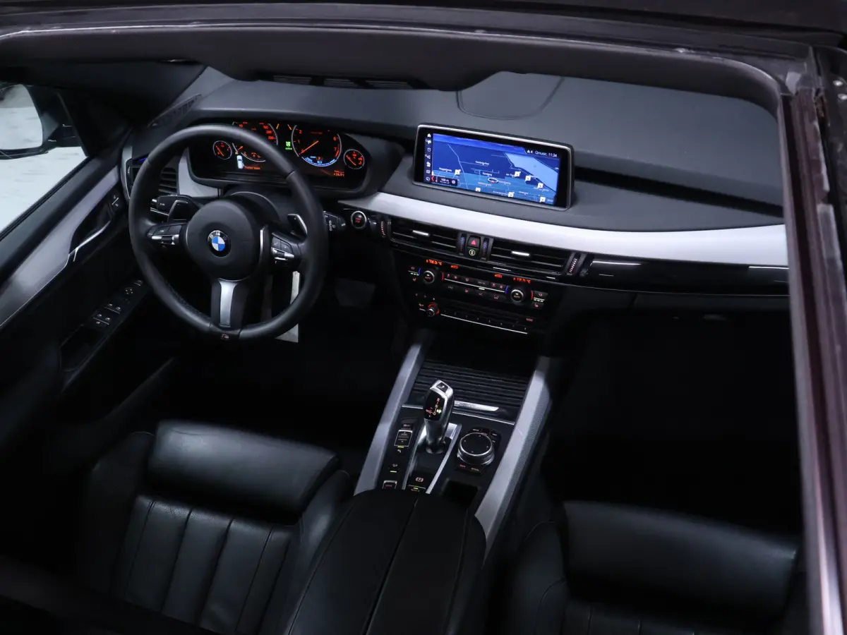 xDrive40e iPerformance High Executive M Sport [TREKHAAK UITKLAPBAAR, SCHUIFKANTELDAK, APPLE CARPLAY, ANDROID, MEMORY SEATS, STOELVERWARMING, CAMERA, CRUISE, PDC V+A, CLIMATE, NIEUWSTAAT]