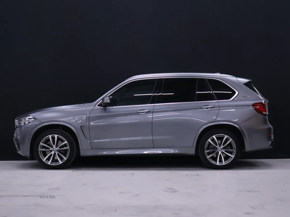 xDrive40e iPerformance High Executive M Sport [TREKHAAK UITKLAPBAAR, SCHUIFKANTELDAK, APPLE CARPLAY, ANDROID, MEMORY SEATS, STOELVERWARMING, CAMERA, CRUISE, PDC V+A, CLIMATE, NIEUWSTAAT]