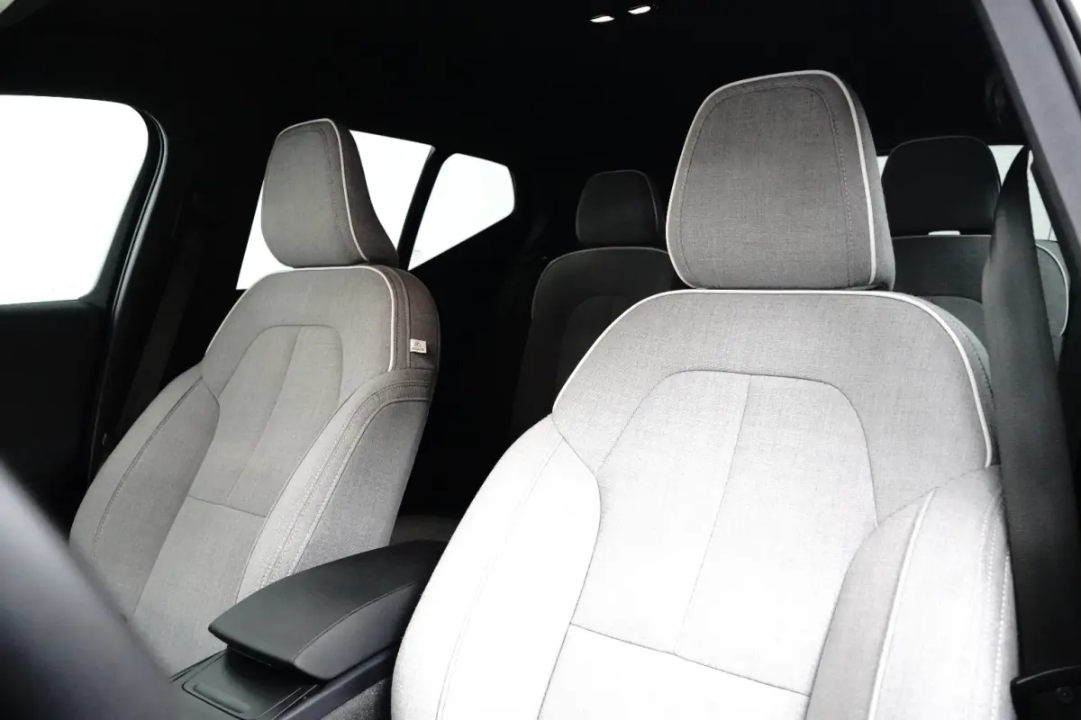 Single Motor 78KWH Pro | All Season | Keyless | Woolblend | Stoel- en stuurverwarming | 19" 5-spaaks Black/DC | 4 seizoenen banden | 5-Sitzer